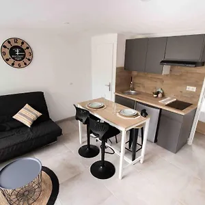 T2 Neuf Terrasse , Arles France